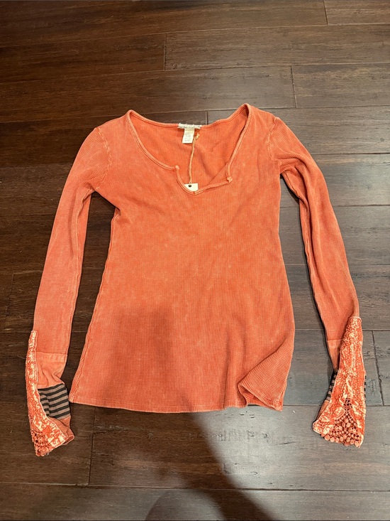 gimmicks by BKE Tops - gimmicks by BKE Rust-Orange Long Sleeve Scoop Neck Top with Crochet Cuffs